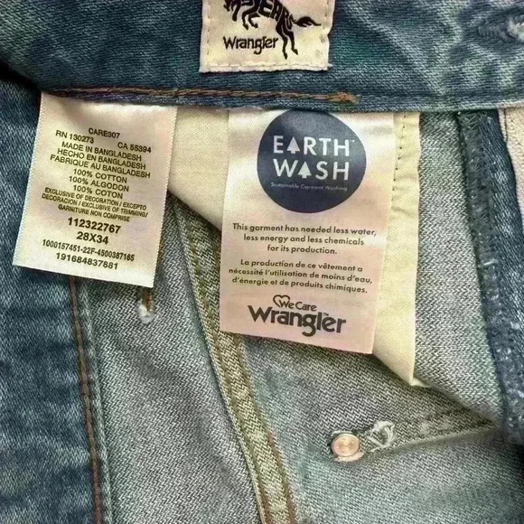 Free Peolple X WRANGLER WOMEN MEOW LASER TIGER WANDERER FLARE JEANS NWT 28,25,30 - Picture 3 of 15